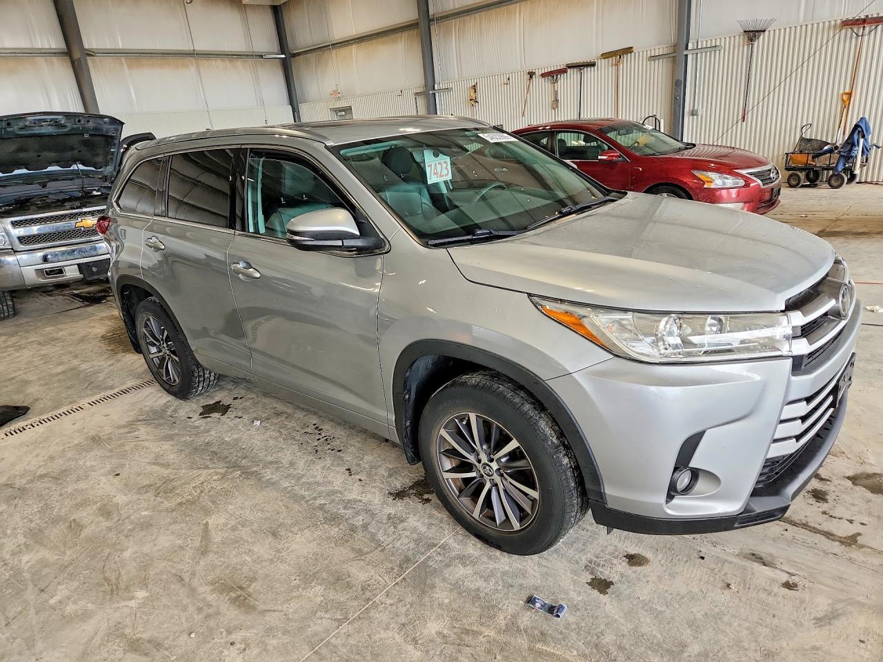 2017 Toyota Highlander Xle - Image 4