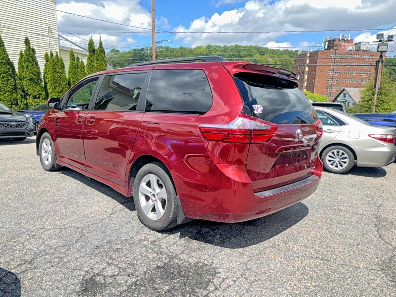 2020 Toyota Sienna Le 8-Passenger - Image 3