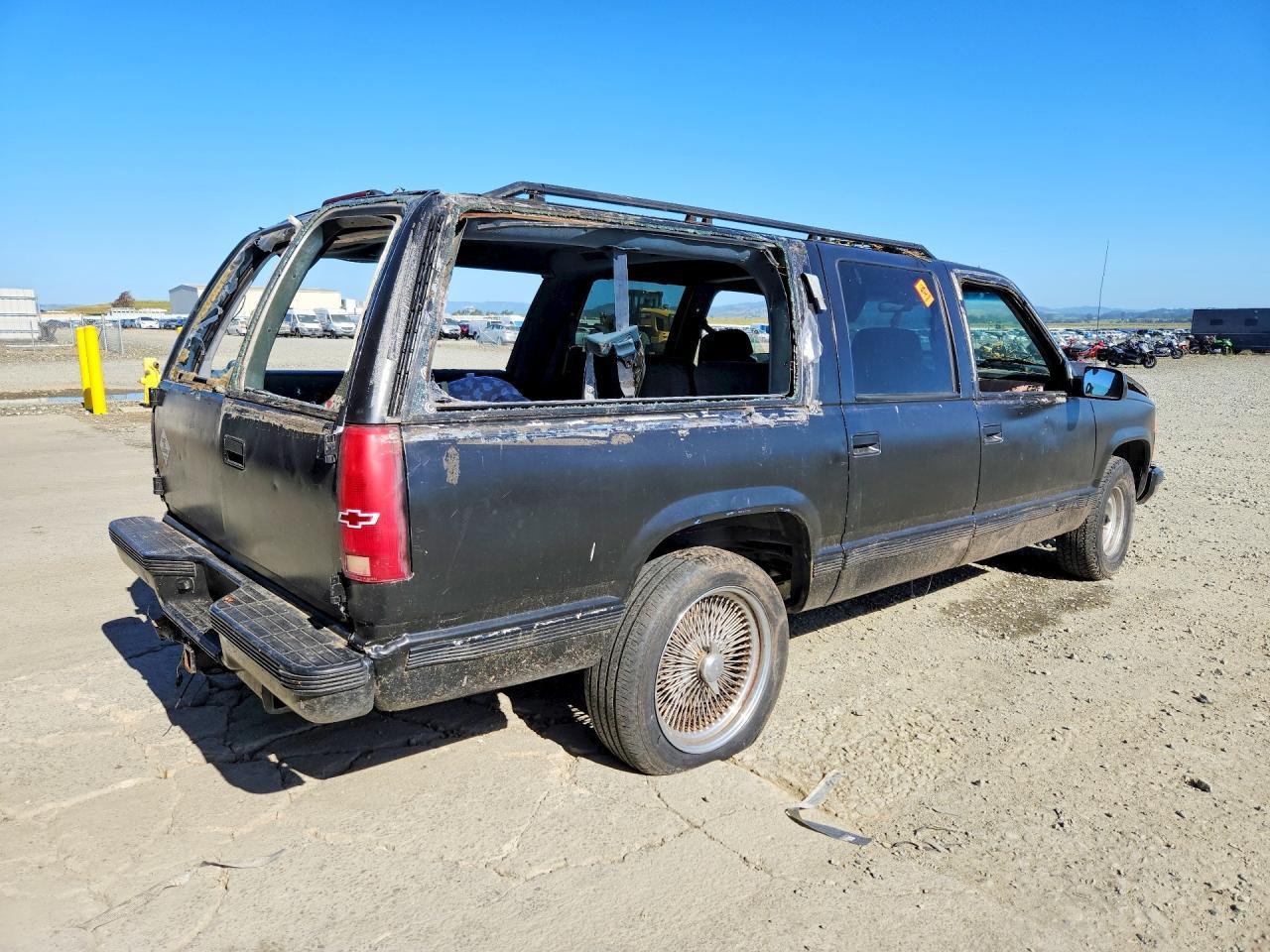 1994 Chevrolet Suburban C1500 - Image 3