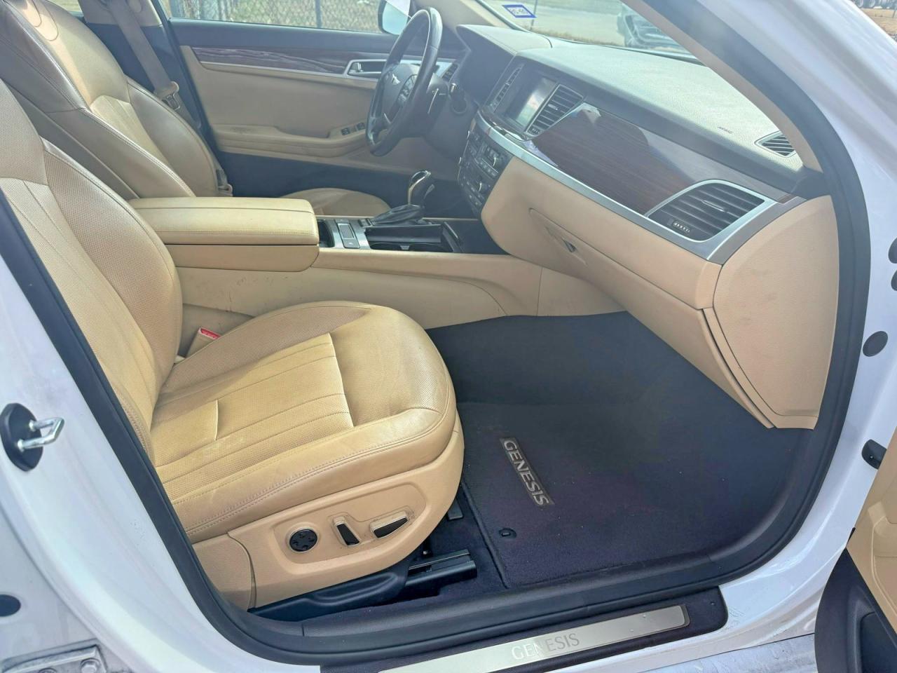 2015 Hyundai Genesis 3.8L - Image 5