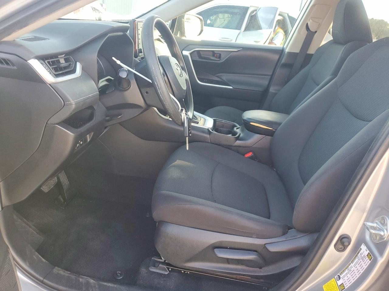 2021 Toyota Rav4 Le - Image 7