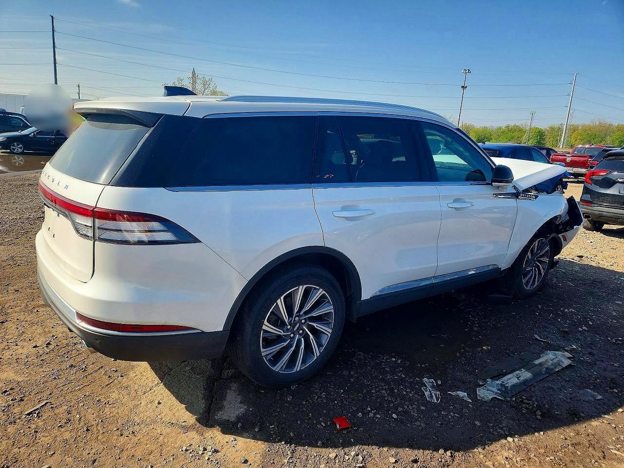 2025 Lincoln Aviator - Image 3