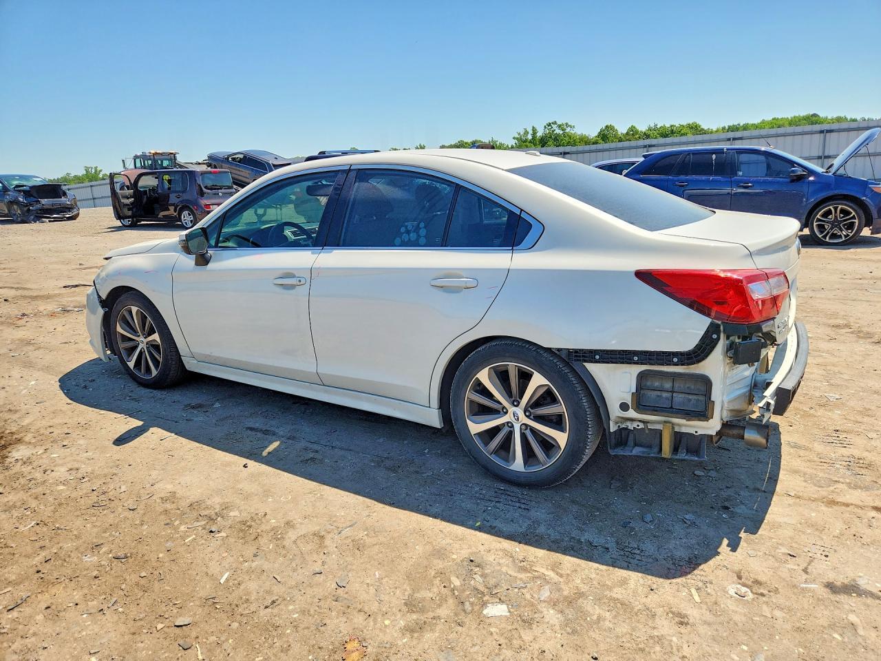 2015 Subaru Legacy 2.5I Limited - Фото 2