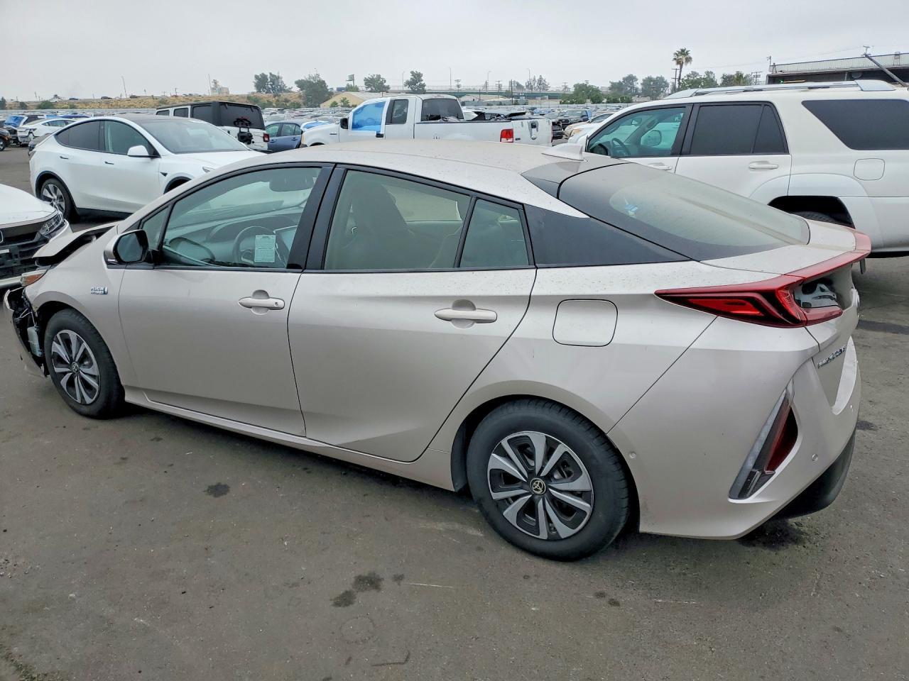 2017 Toyota Prius Prime Advanced - Фото 2