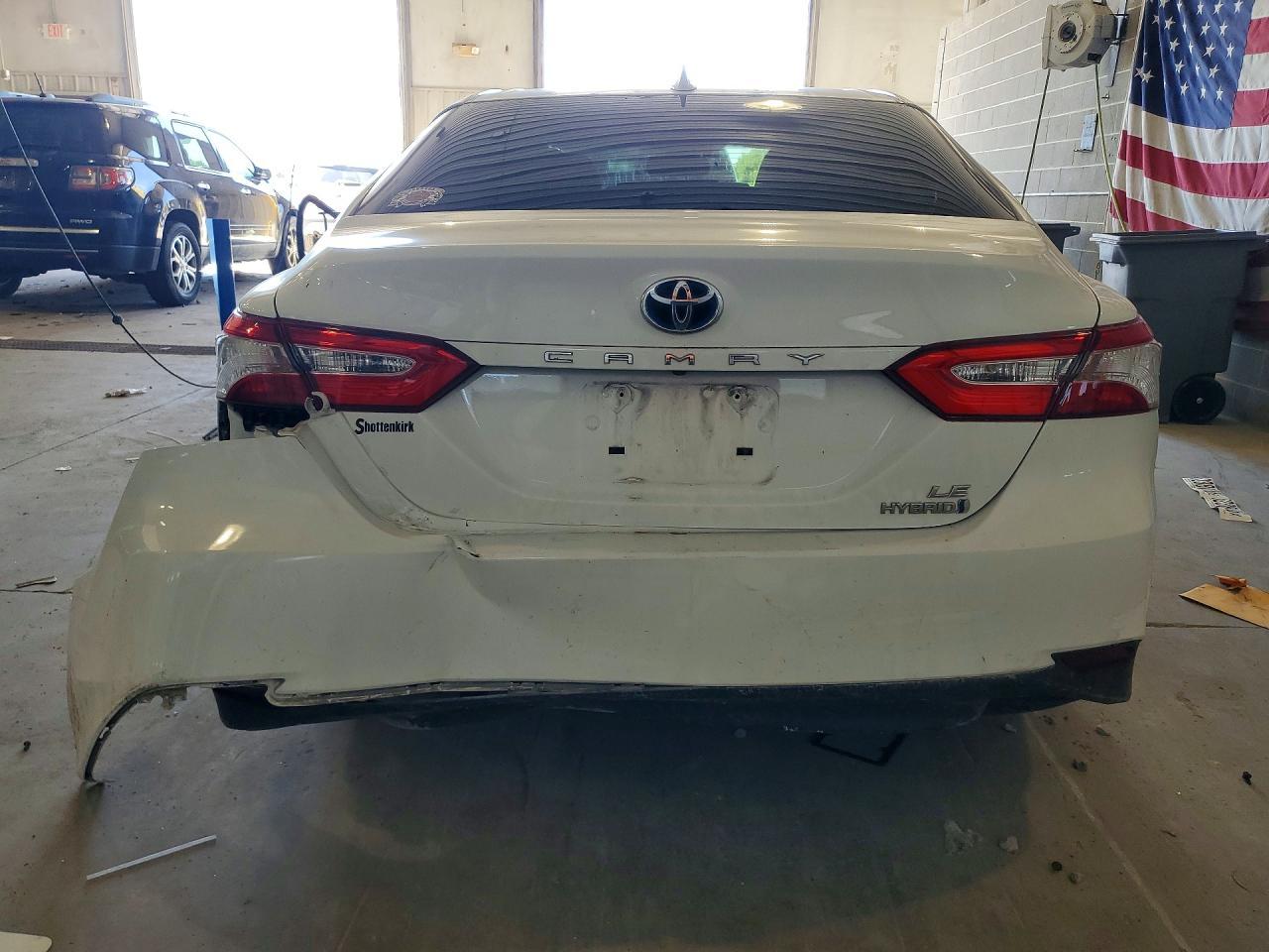 2020 Toyota Camry Le - Фото 6