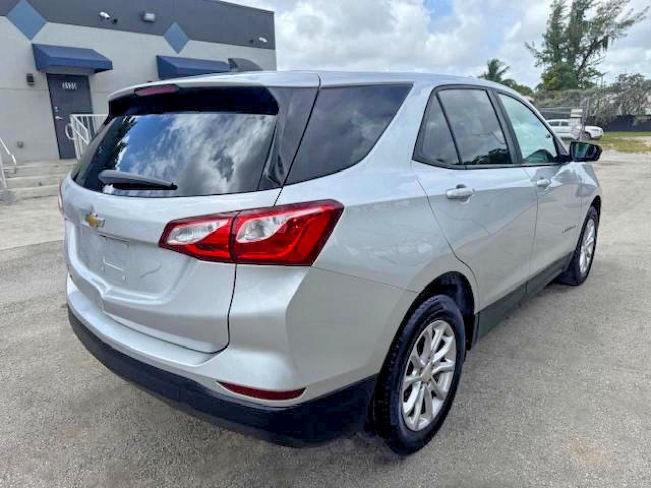 2020 Chevrolet Equinox Ls - Фото 3