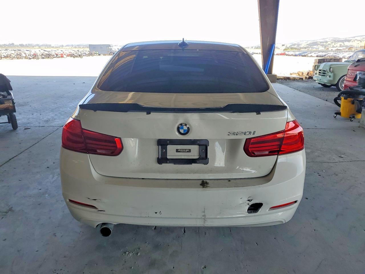 2018 BMW 320 I - Image 6
