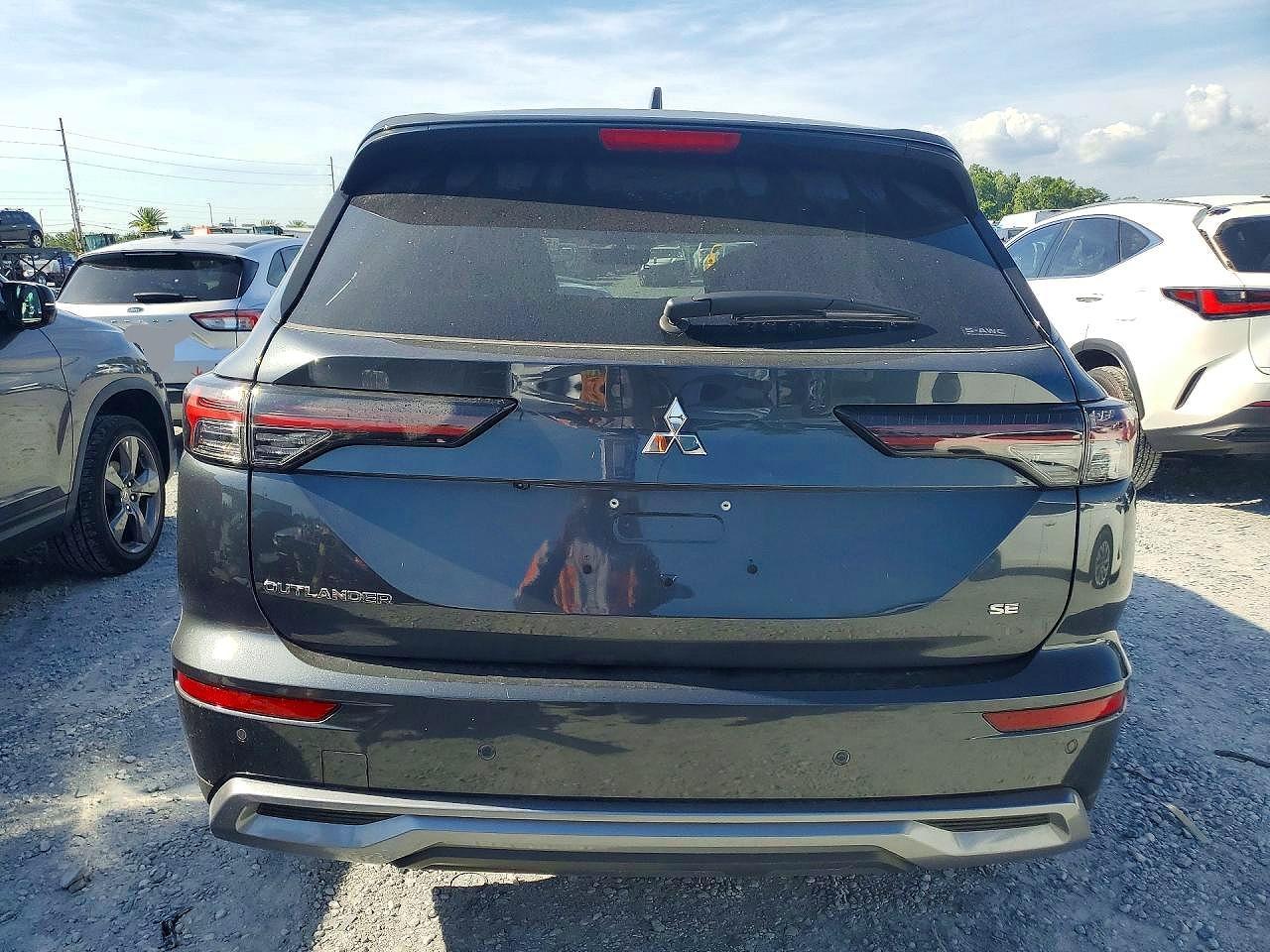 2025 Mitsubishi Outlander Se - Image 6