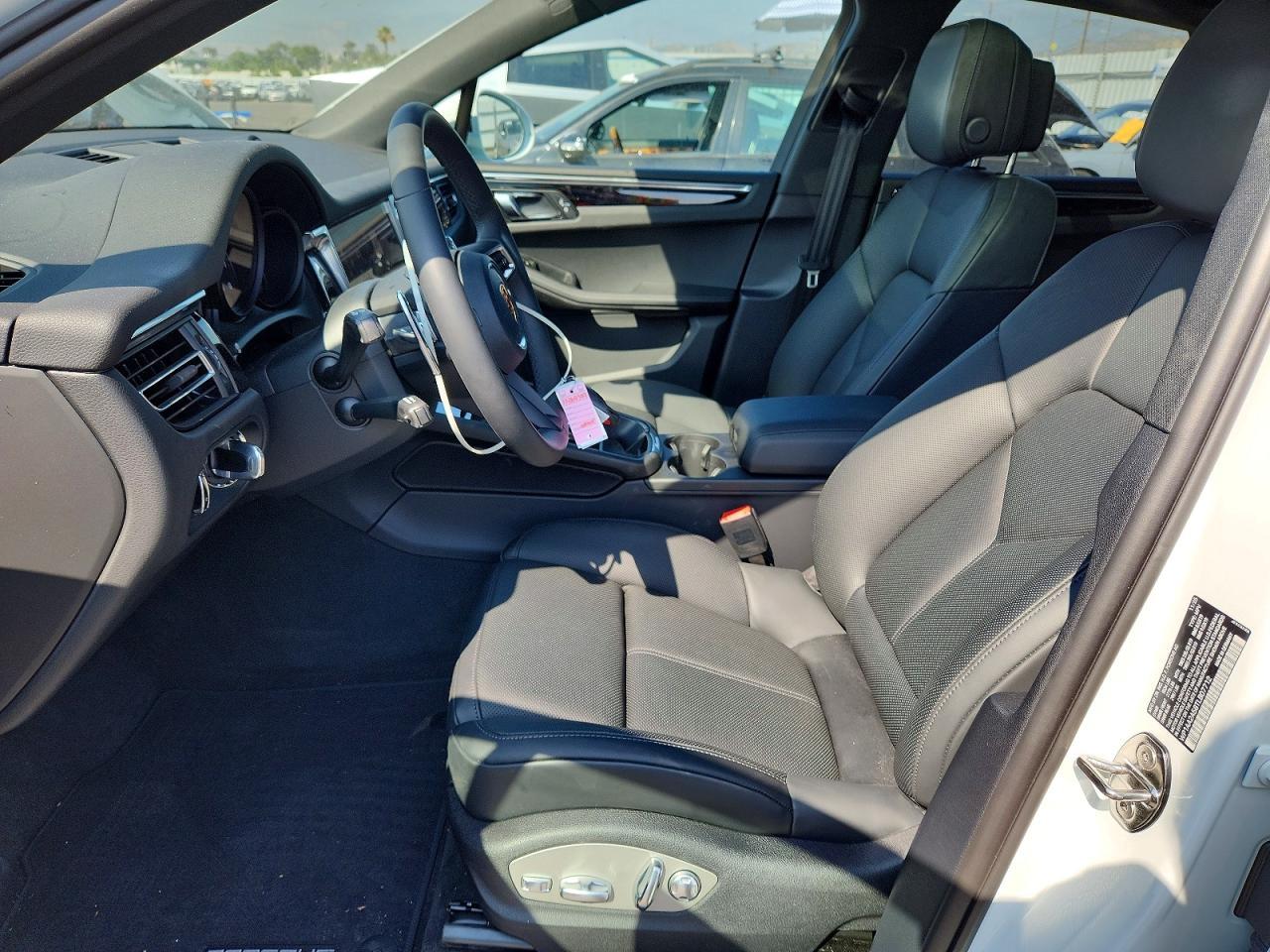 2026 Porsche Macan Base - Image 7