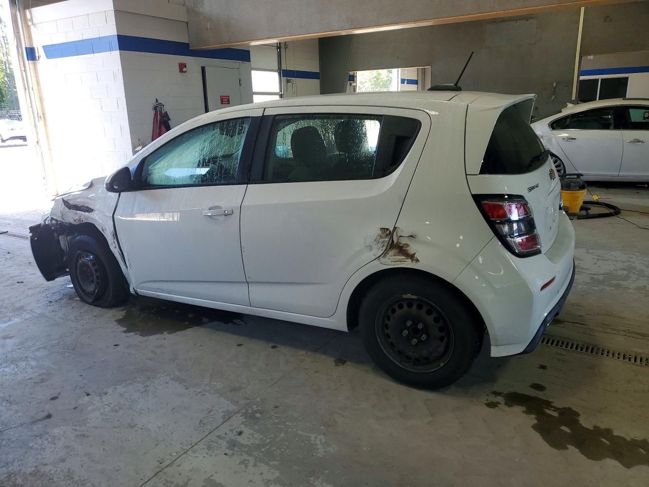 2017 Chevrolet Sonic - Фото 2