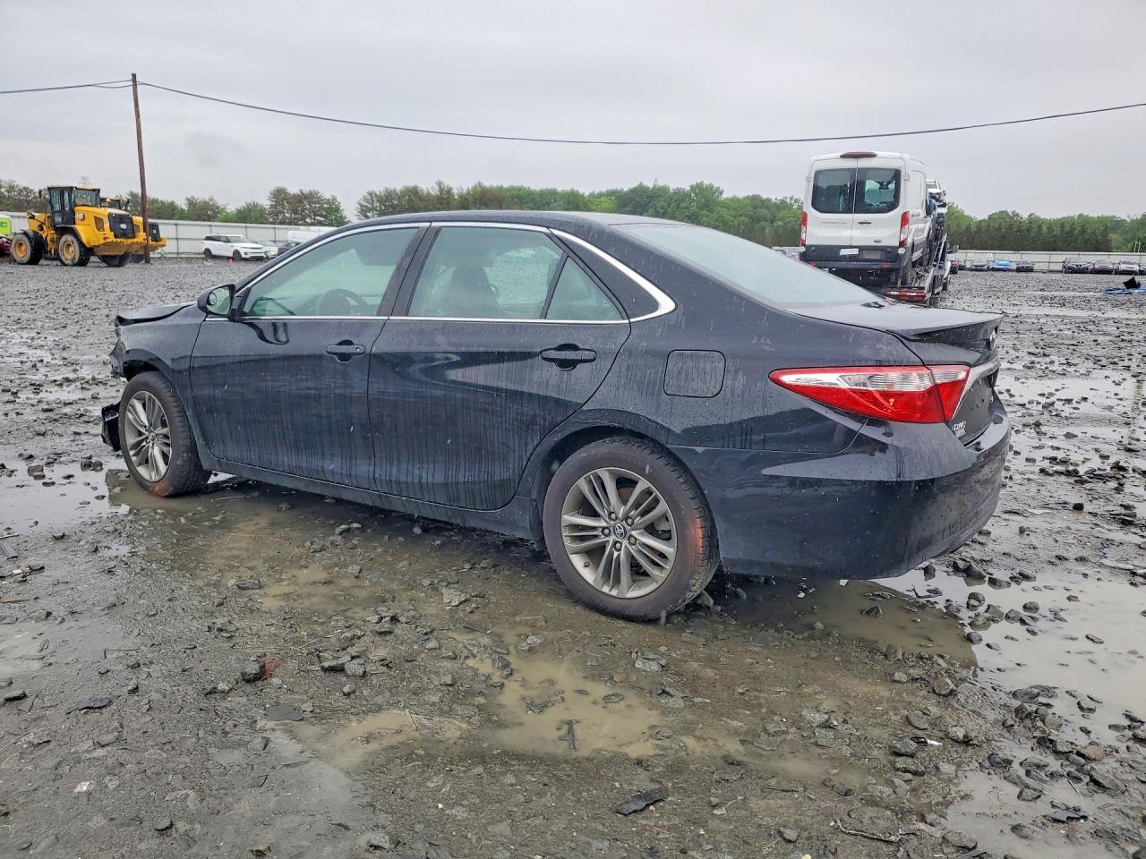 2017 Toyota Camry Se - Фото 2