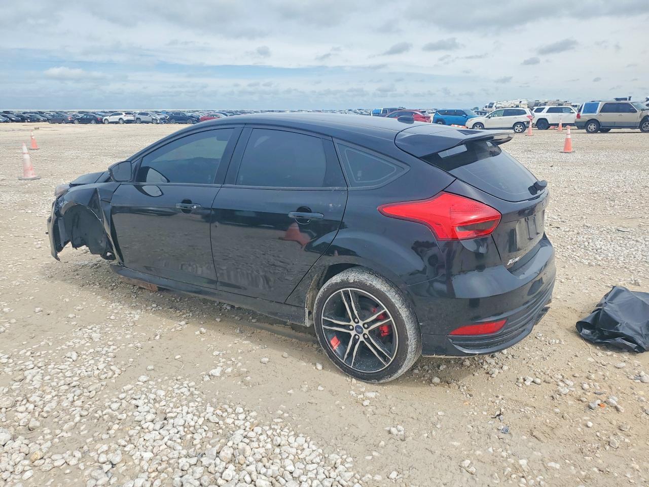 2016 Ford Focus St - Фото 2