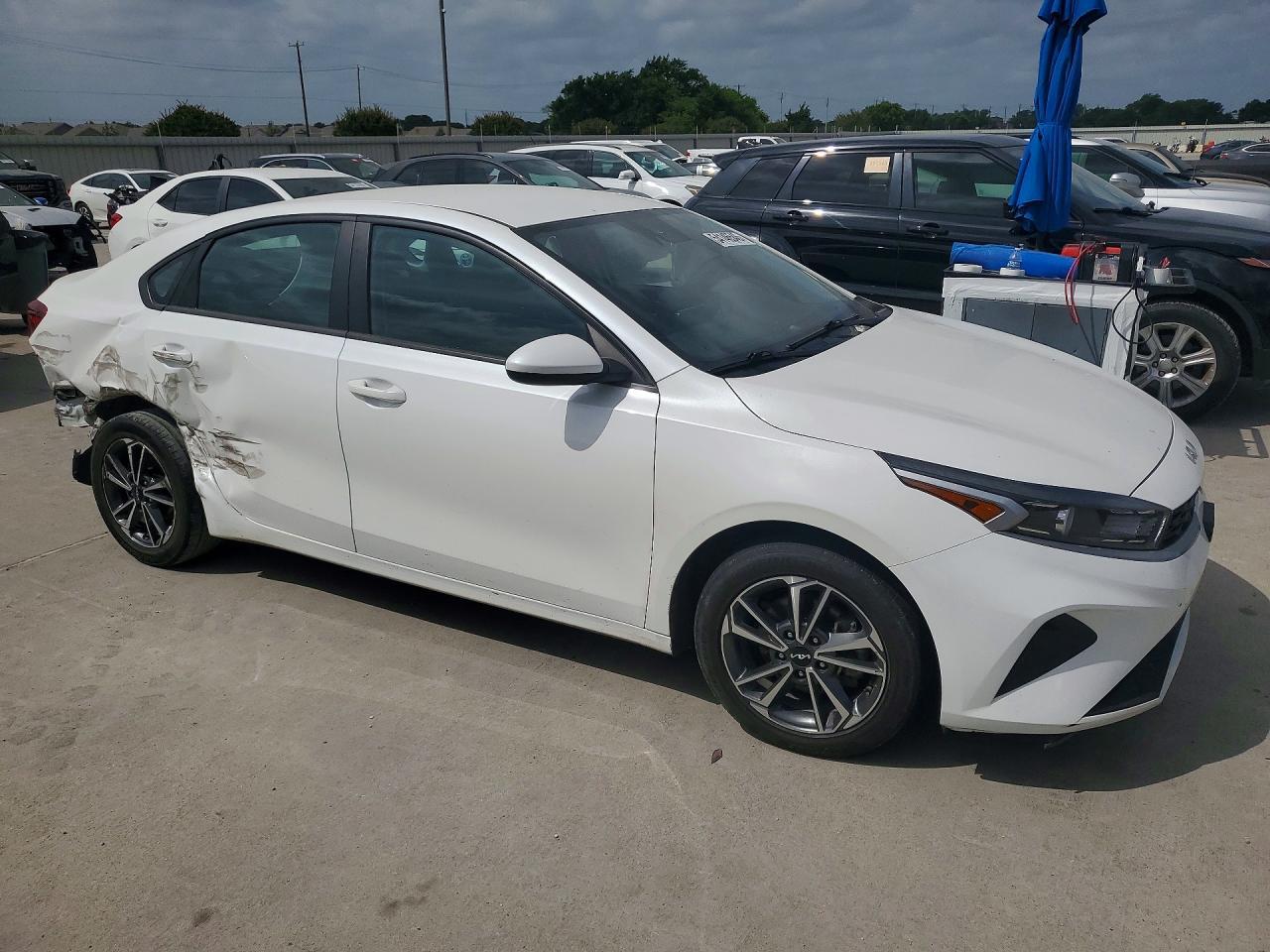 2023 Kia Forte Lxs - Фото 4