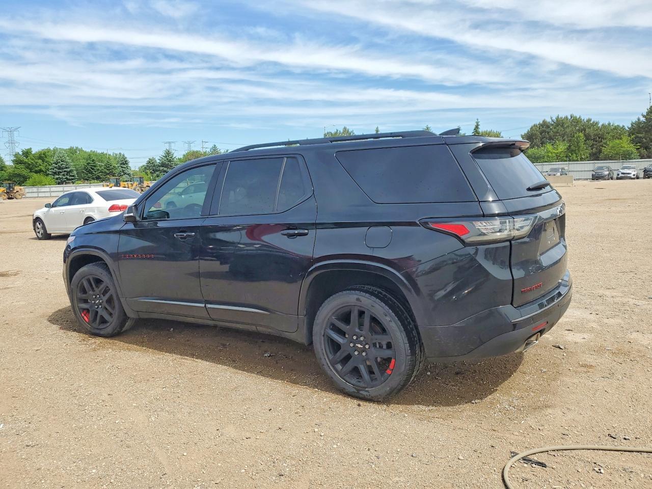 2018 Chevrolet Traverse Premier - Фото 2