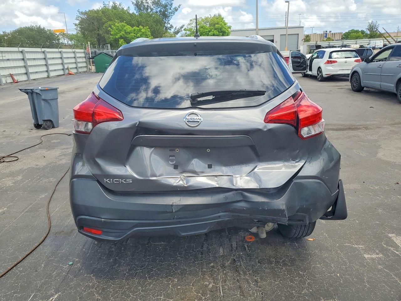 2019 Nissan Kicks S - Image 6