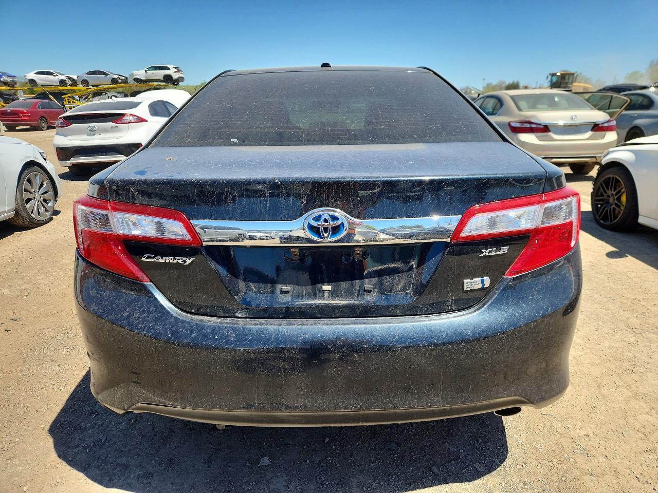 2014 Toyota Camry Hybrid Le - Image 6