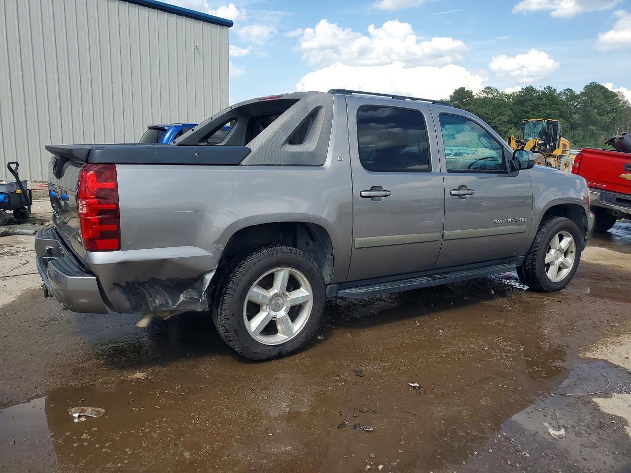 2007 Chevrolet Avalanche C1500 - Image 3