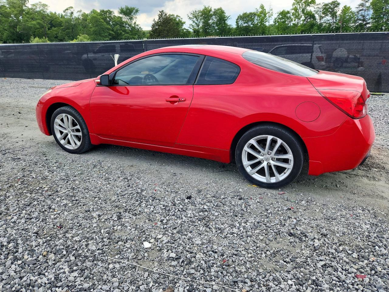 2009 Nissan Altima 3.5Se - Image 2