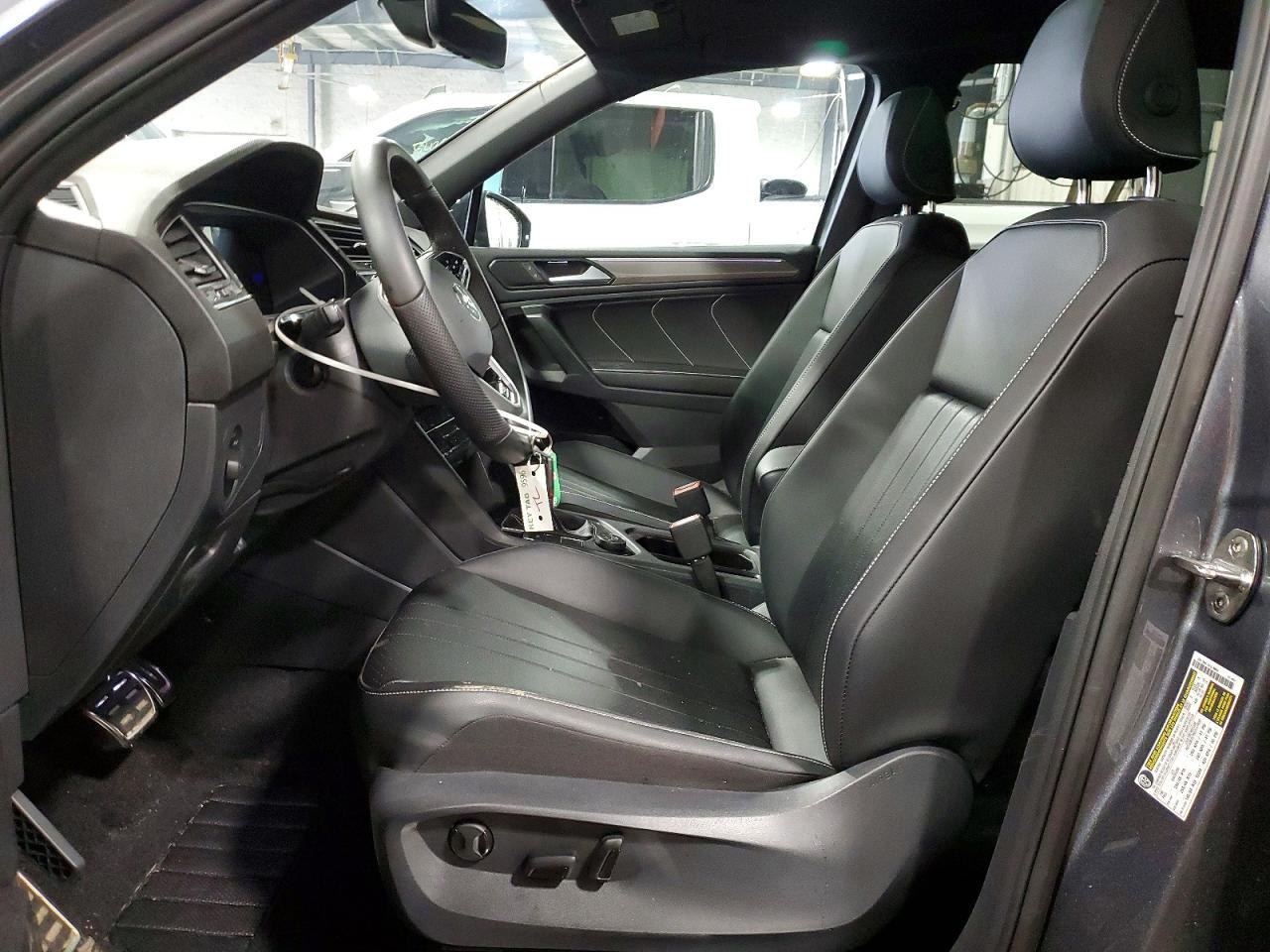 2024 Volkswagen Tiguan Se R-Line Black - Image 7