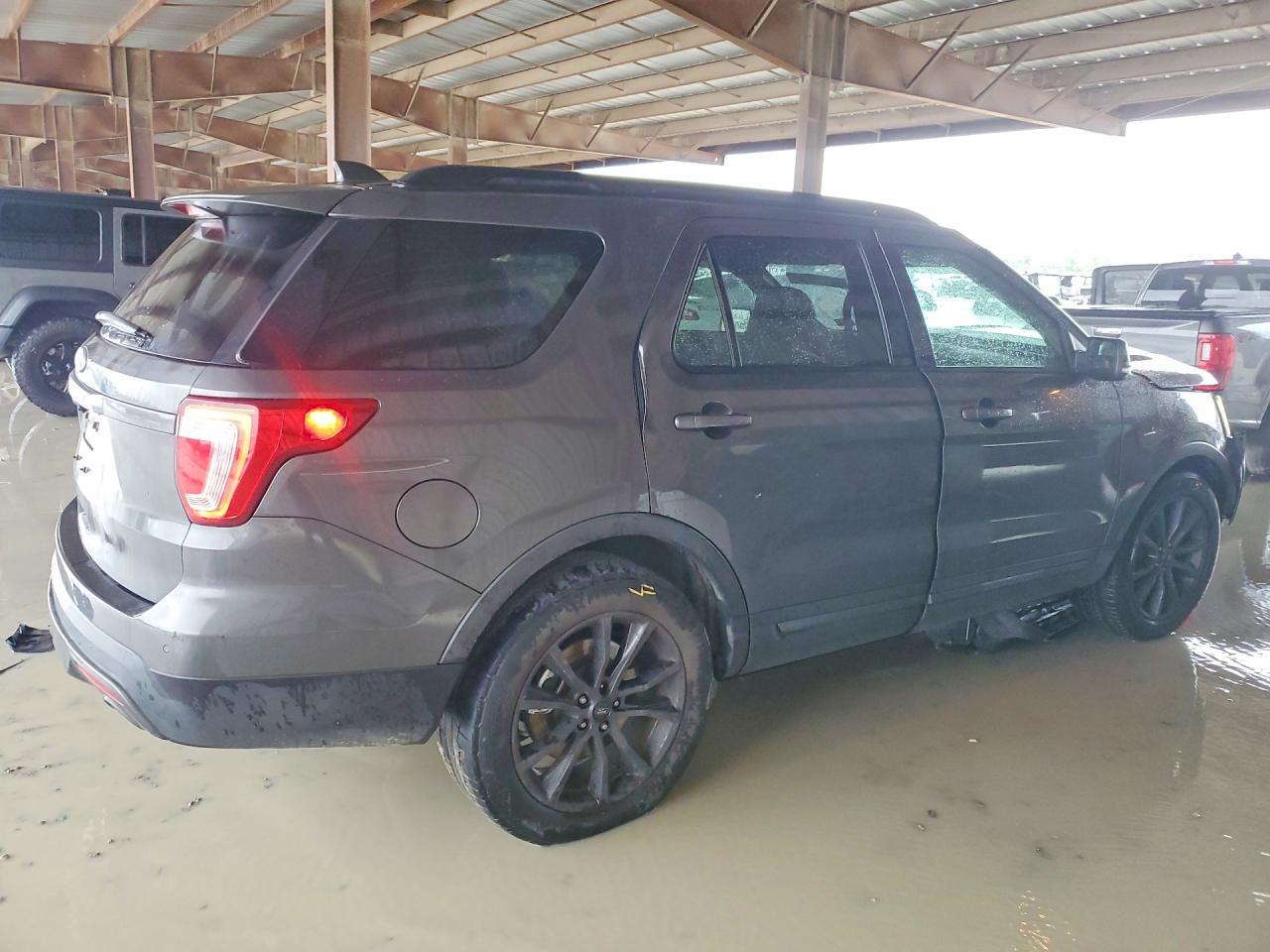 2017 Ford Explorer Xlt - Фото 3