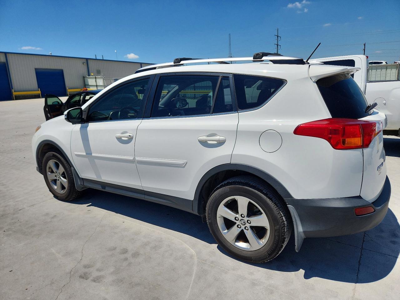 2015 Toyota Rav4 Xle - Image 2
