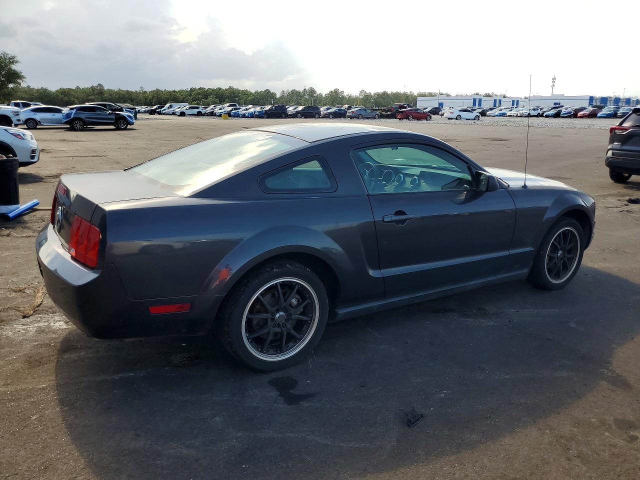 2008 Ford Mustang - Image 3