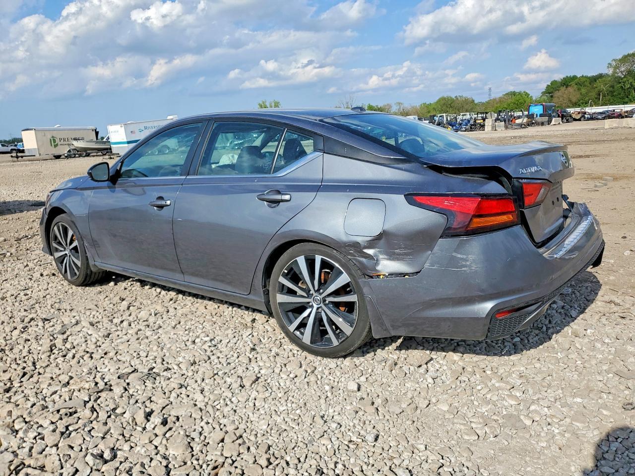 2021 Nissan Altima - Фото 2