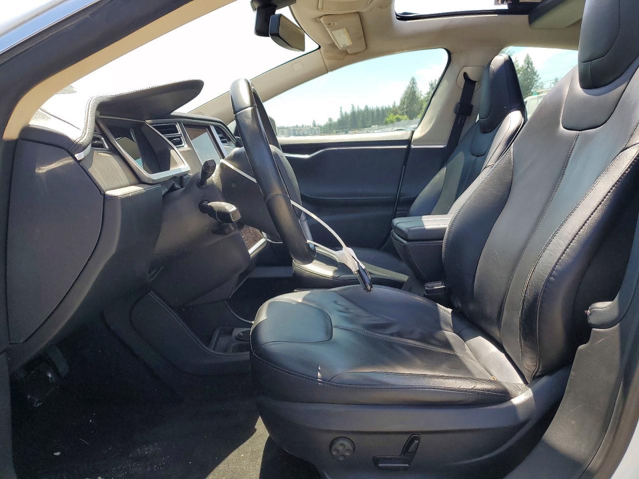 2014 Tesla Model S - Image 7