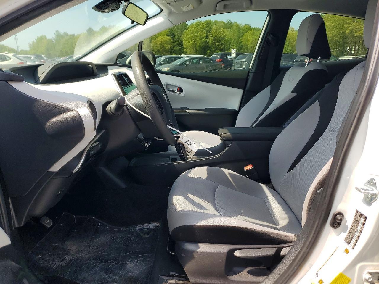 2021 Toyota Prius L Eco - Image 7