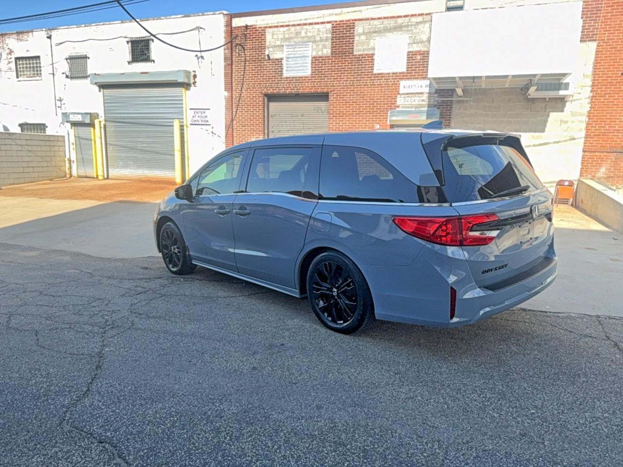 2025 Honda Odyssey Sport-L - Фото 3