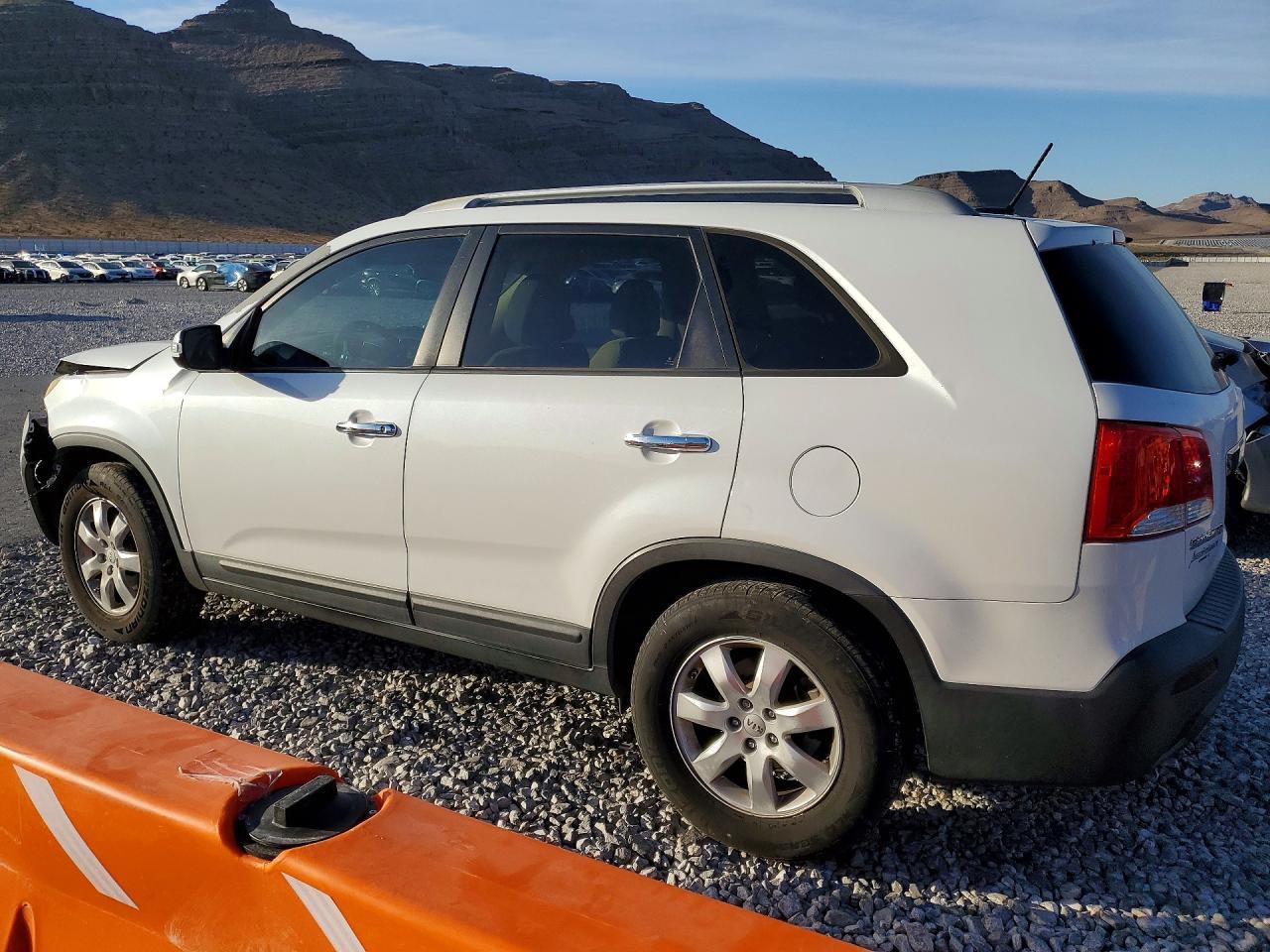2013 Kia Sorento Lx - Фото 2