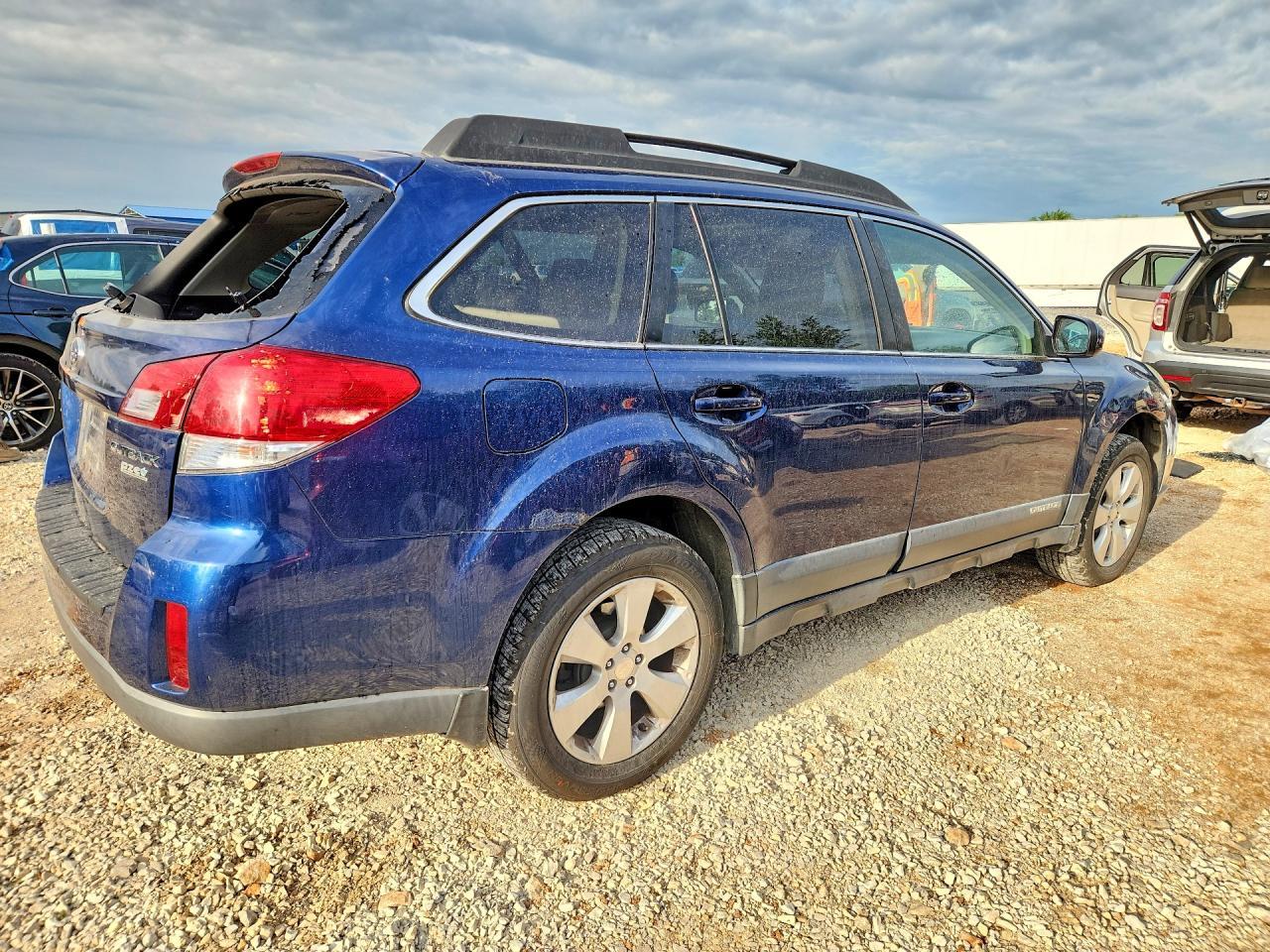 2010 Subaru Outback 2.5I Premium - Фото 3