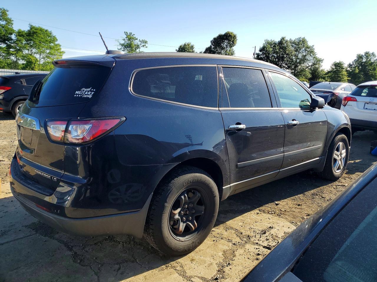 2016 Chevrolet Traverse Ls - Image 3