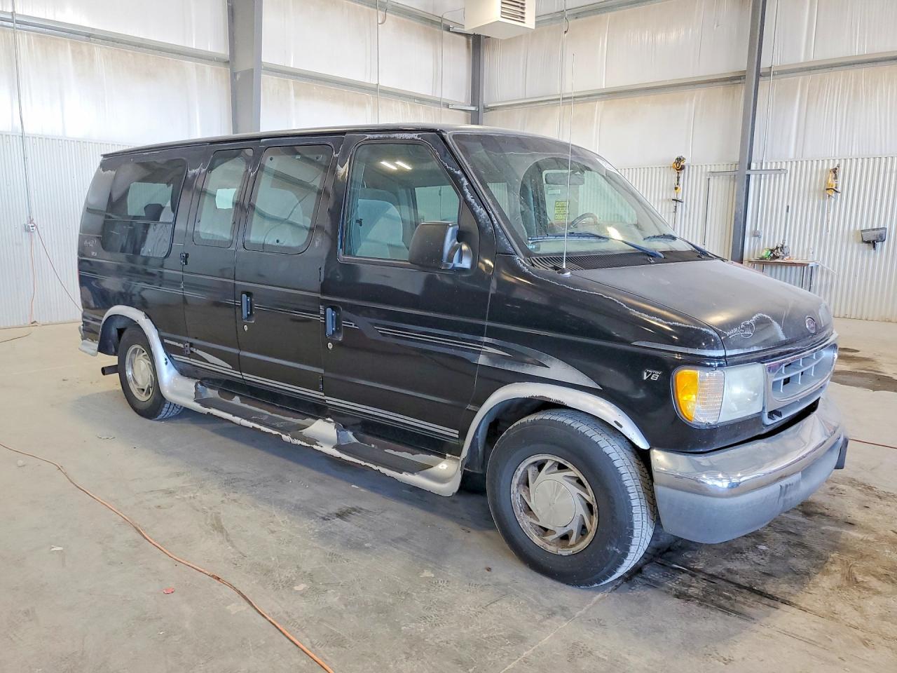2000 Ford Econoline E150 Van - Image 4