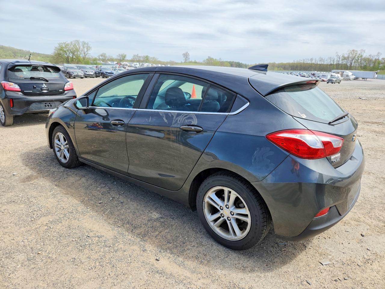 2017 Chevrolet Cruze Lt - Фото 2