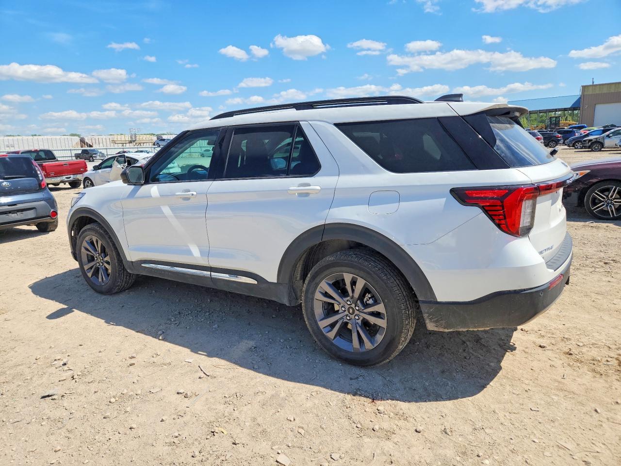 2025 Ford Explorer Active - Фото 2