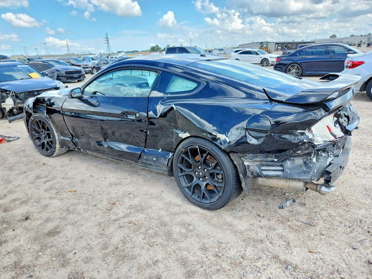 2018 Ford Mustang - Фото 2