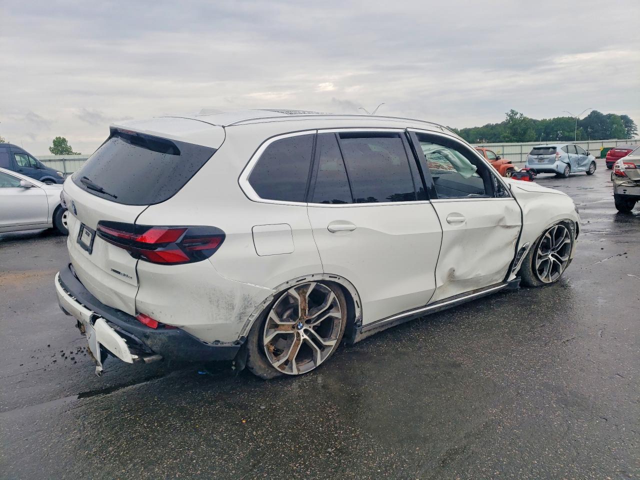 2025 BMW X5 xDrive50E - Фото 3
