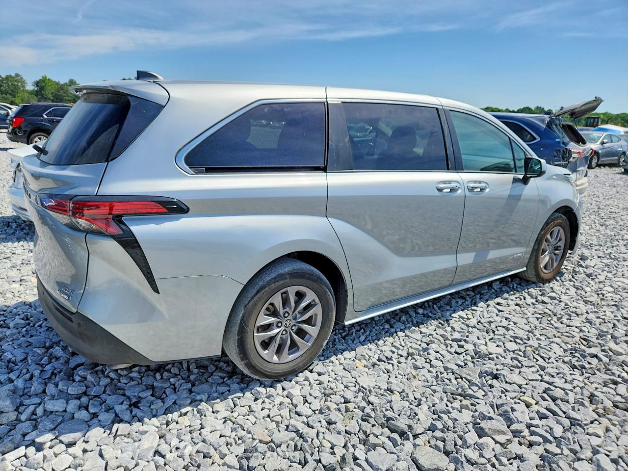 2021 Toyota Sienna Xle - Фото 3