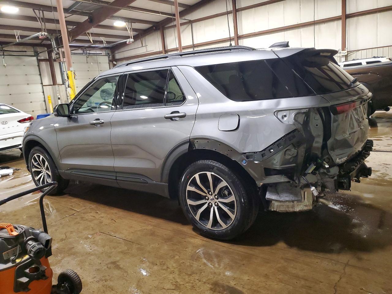 2026 Ford Explorer St-Line - Фото 2