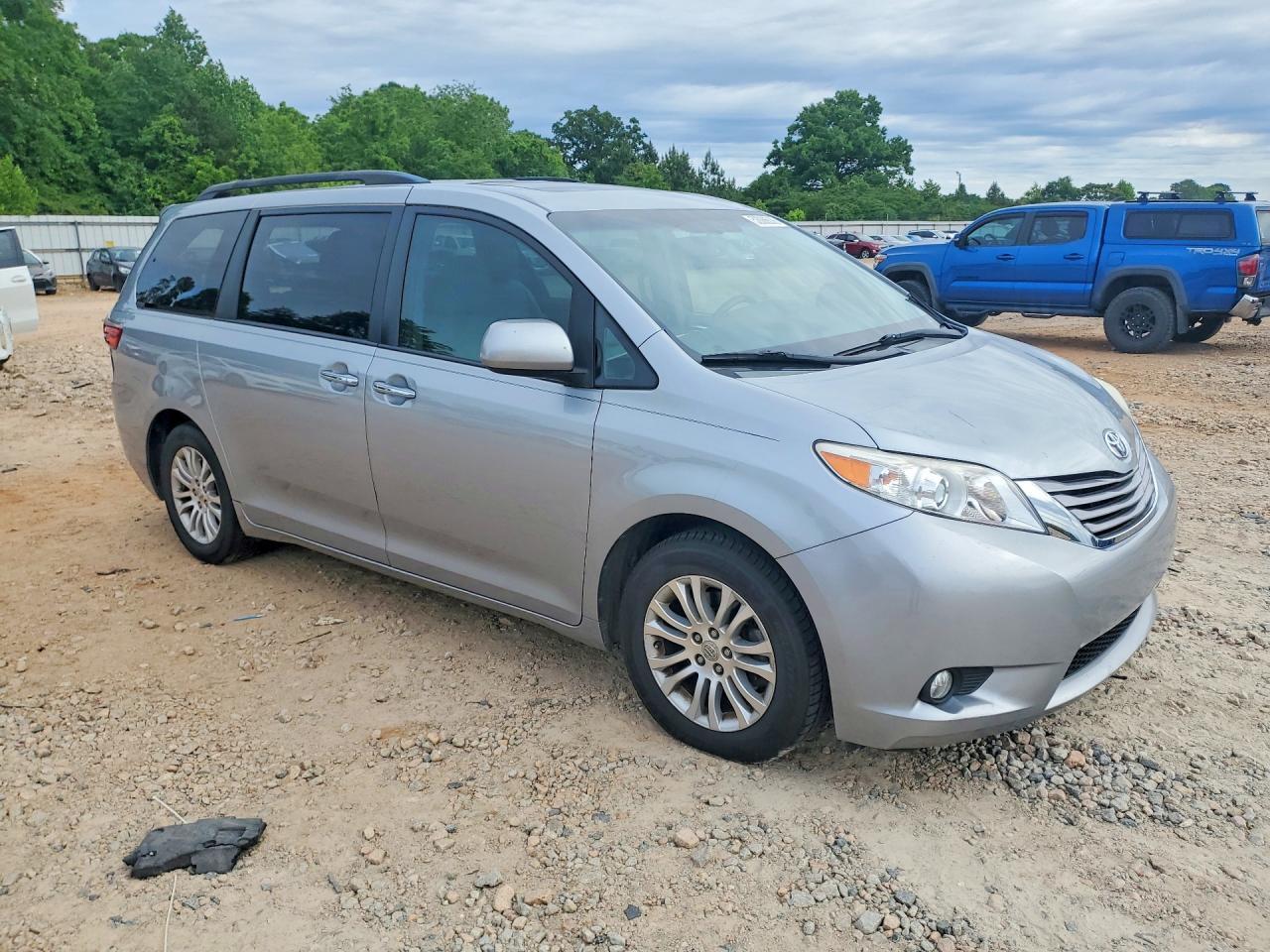 2015 Toyota Sienna Xle 8-Passenger - Фото 4