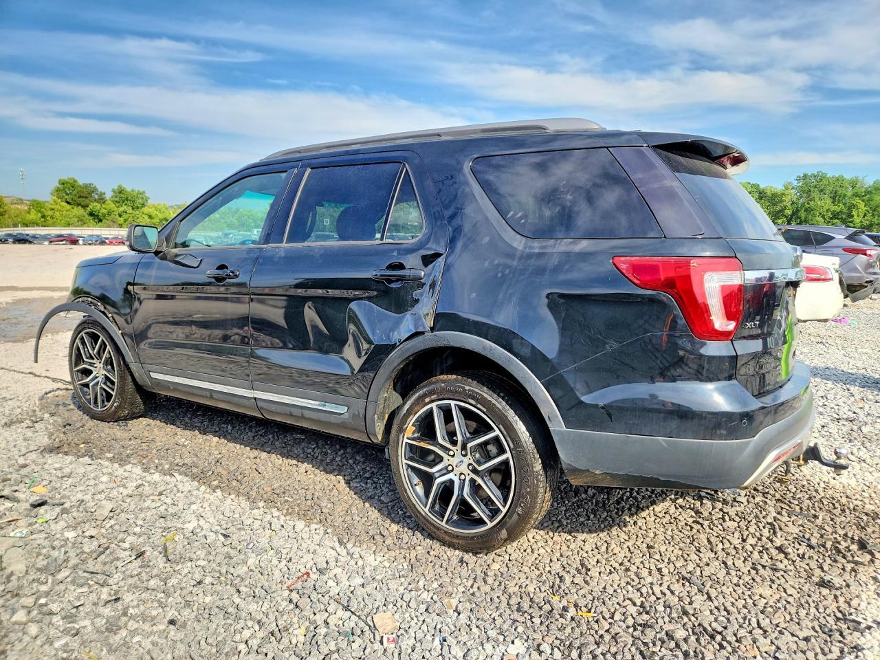 2016 Ford Explorer Xlt - Фото 2