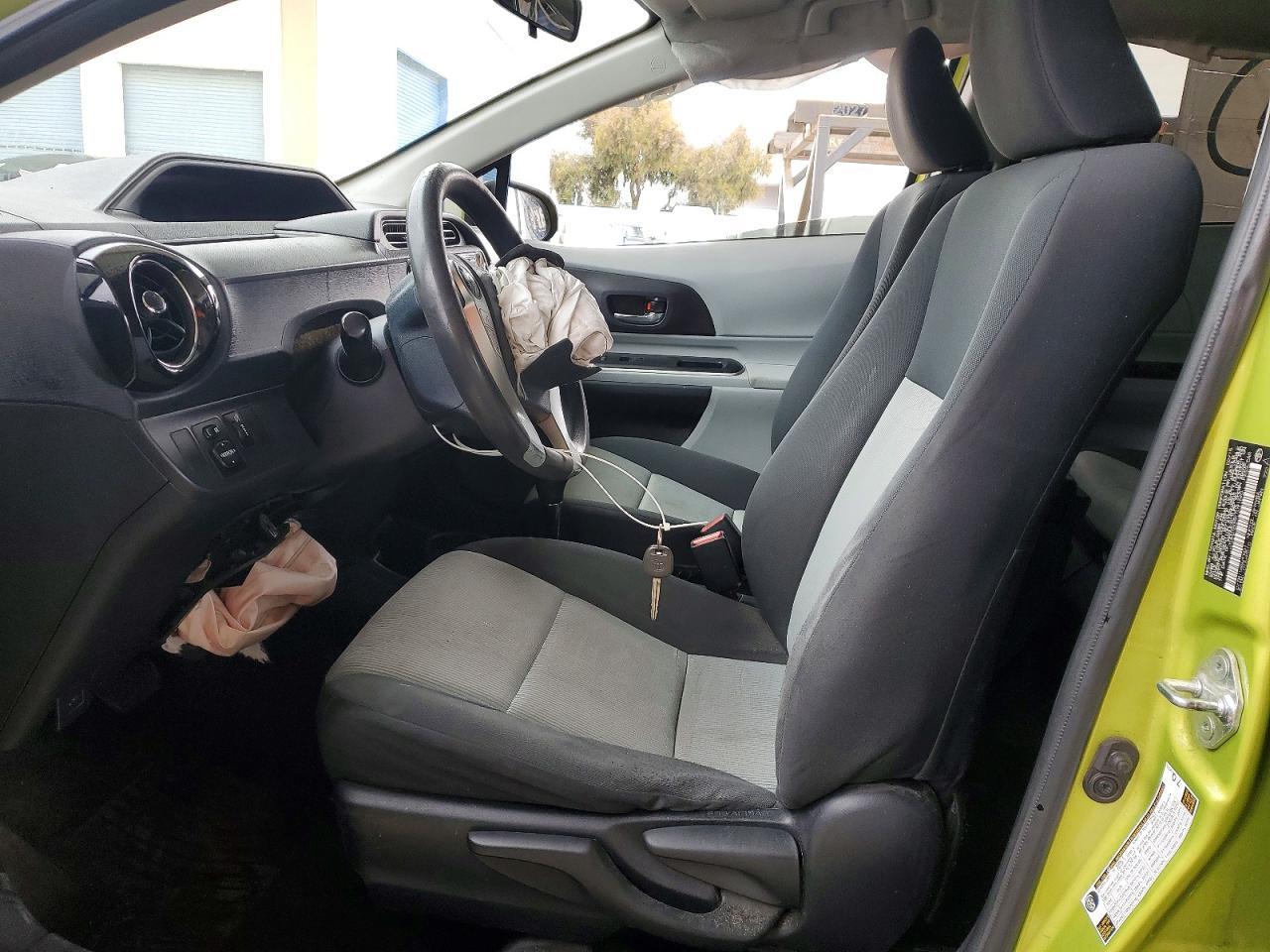 2015 Toyota Prius C Two - Фото 7