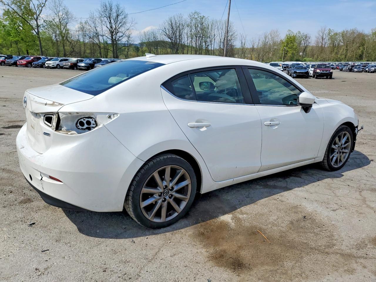 2018 Mazda 3 Grand Touring - Image 3