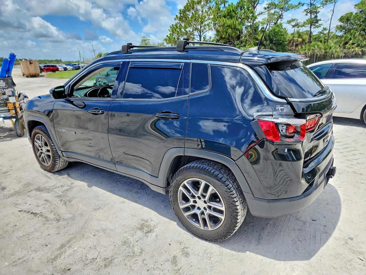 2017 Jeep Compass Latitude - Фото 2