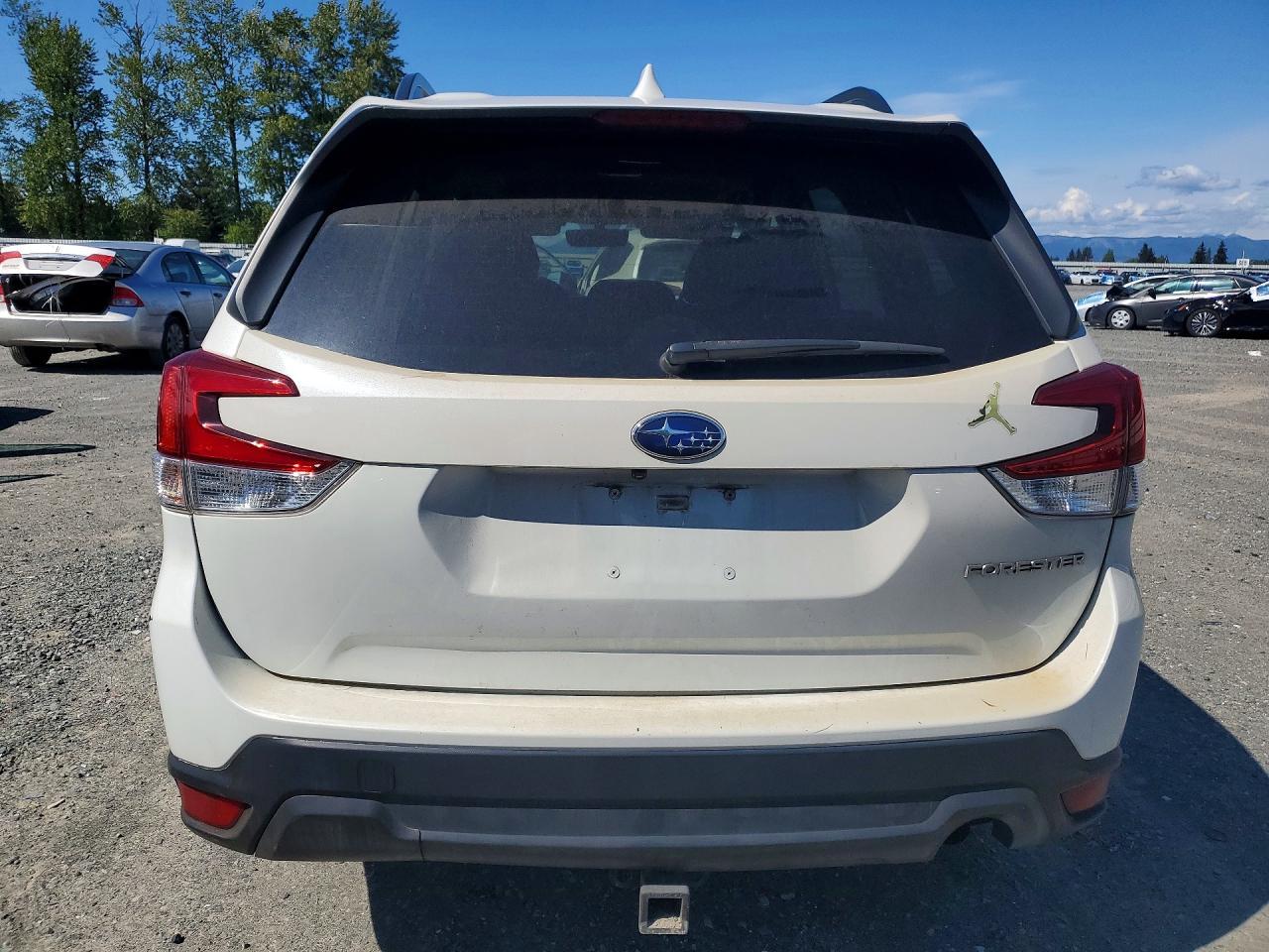 2019 Subaru Forester Premium - Image 6