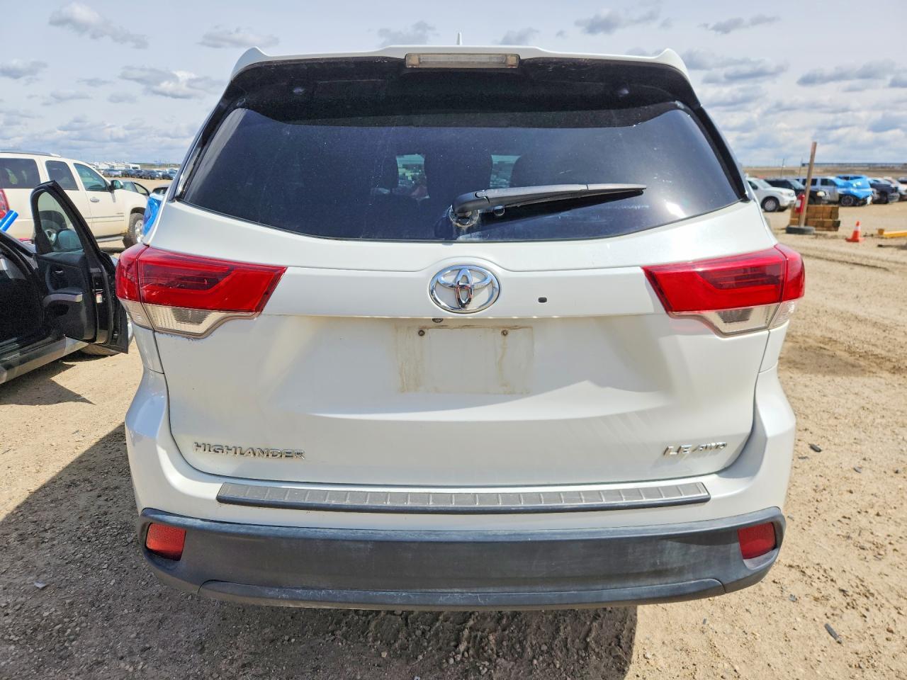 2017 Toyota Highlander Le - Image 6