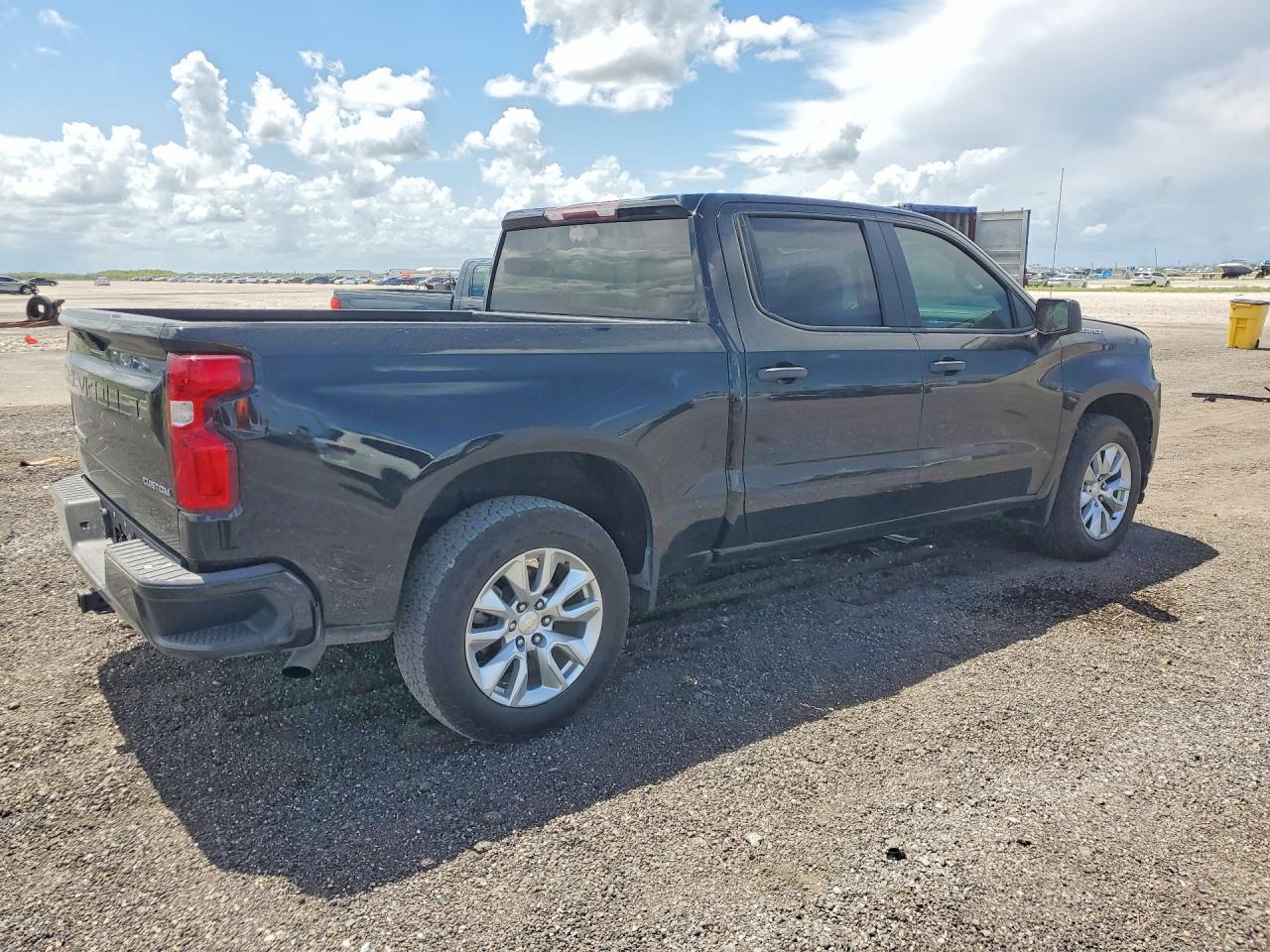 2021 Chevrolet Silverado C1500 Custom - Фото 3