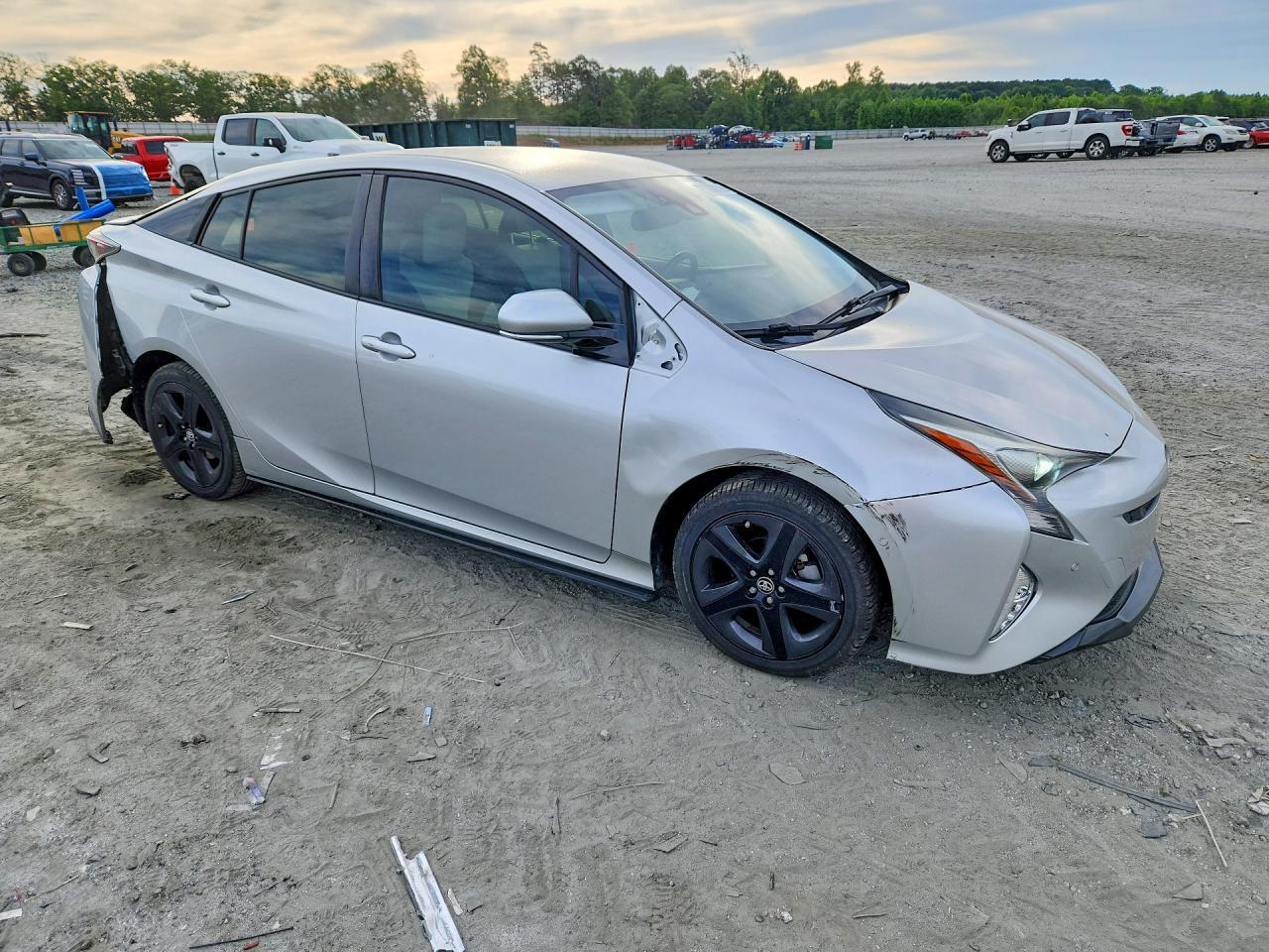 2017 Toyota Prius Four Touring - Image 4