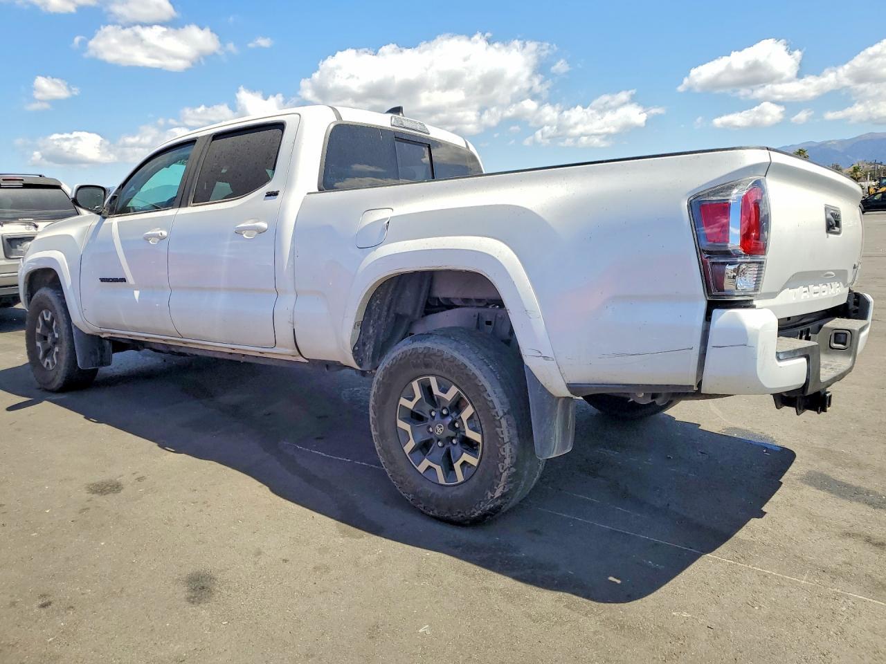 2022 Toyota Tacoma Sr5 V6 - Image 2
